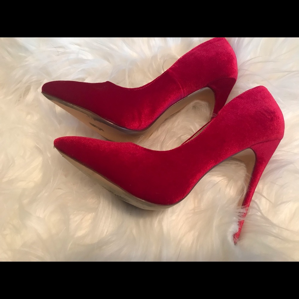 Red Velvet *High Heels* size 7 1/2